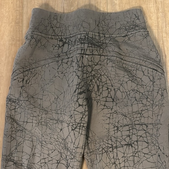 Lululemon Warm Down Jogger *7/8 Length Thread Dye Rover Black size 4 - Picture 11 of 11